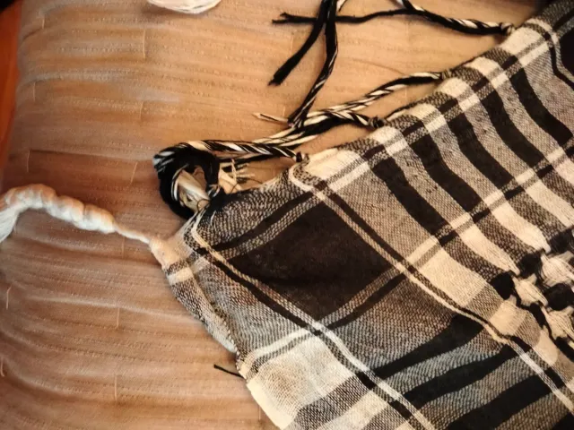 Pañuelo palestino clásico blanco y negro