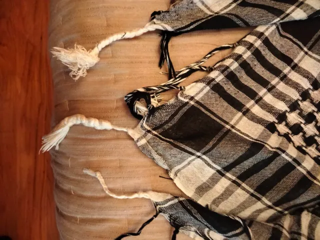 Pañuelo palestino clásico blanco y negro