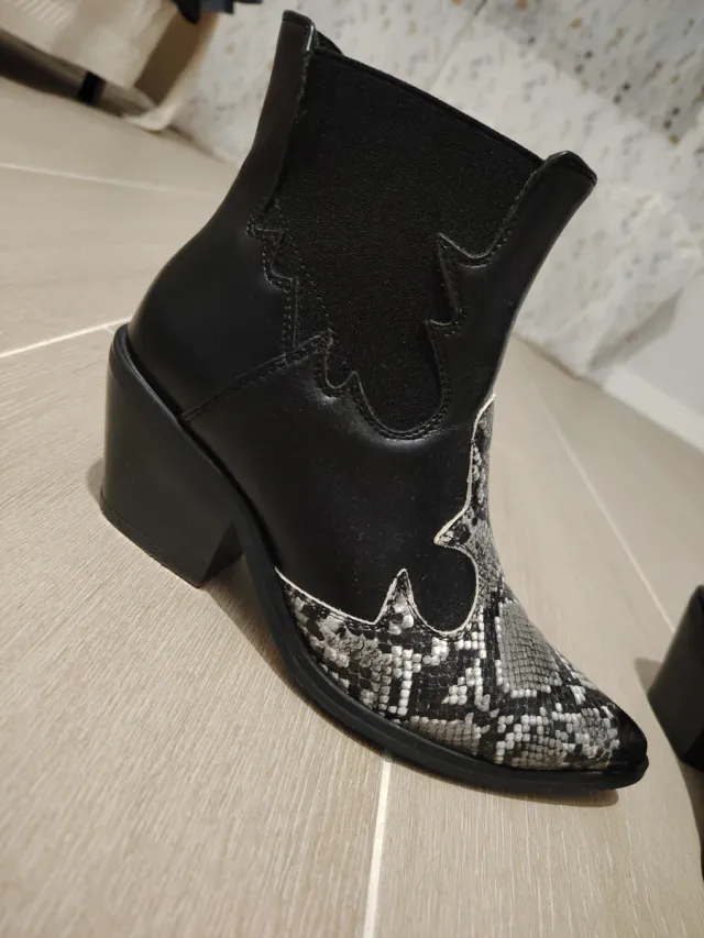 Botines negros y grises