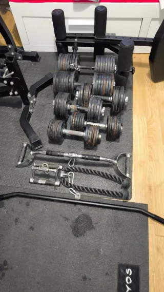 Rack musculación, Banco, Polea, barras y discos.