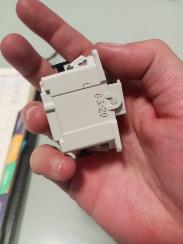 Interruptor BJC Rehabitat