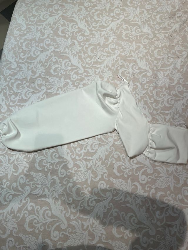 Top Asimétrico Zara Blanco Manga Abullonada