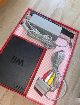 Nintendo Wii Mini Consola Negra y Roja sin mando