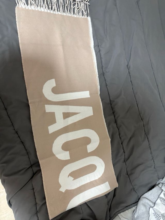 Bufanda Jacquemus Beige y Blanca