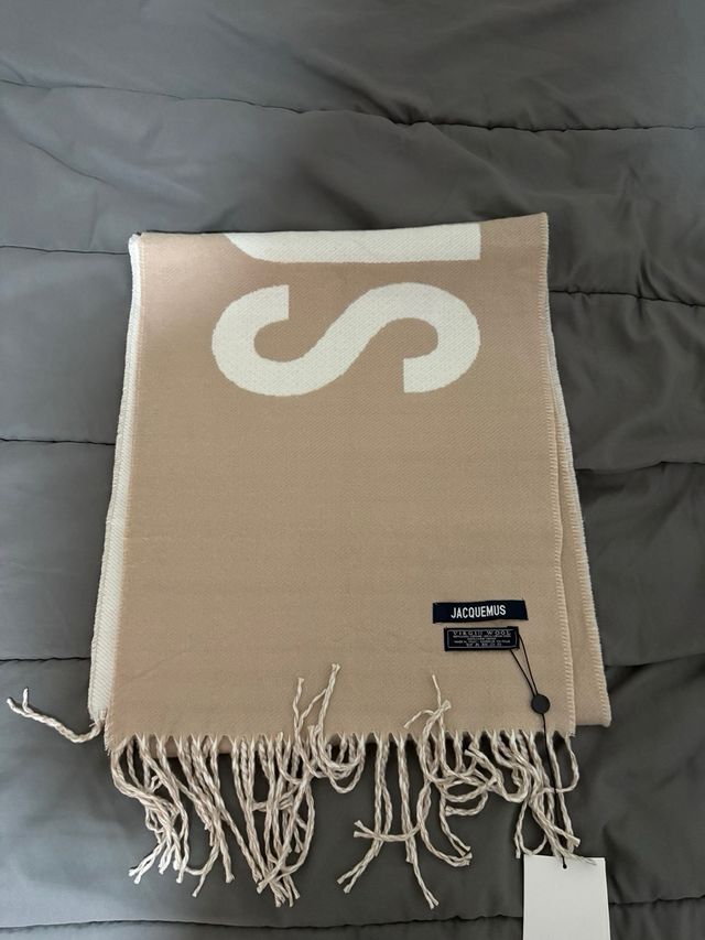 Bufanda Jacquemus Beige y Blanca