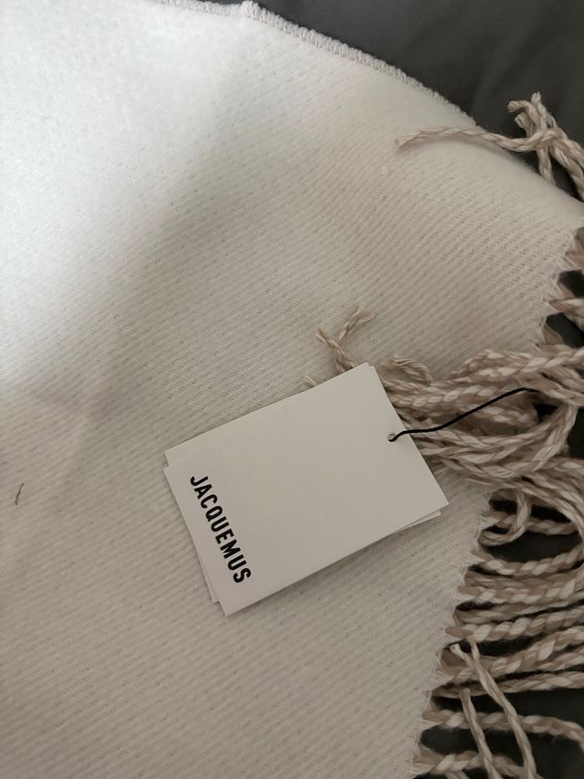 Bufanda Jacquemus Beige y Blanca