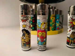 Pack 50 • 4 Accendini Clipper assortiti