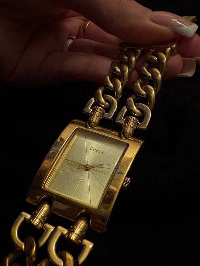 Reloj Guess Dorado Mujer