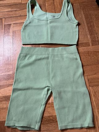 Conjunto Top y Shorts Deportivos Verde