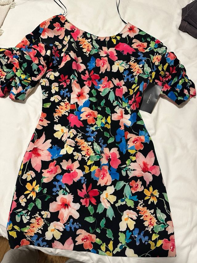 Vestido flores ceñido manga abombada