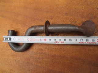 Gancho antiguo de hierro , 19 cm.