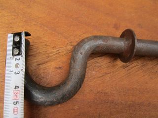 Gancho antiguo de hierro , 19 cm.