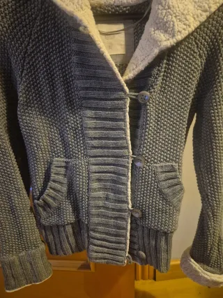 Chaqueta de punto Zara gris con capucha