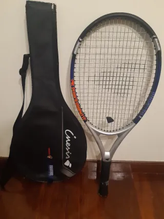 Raqueta Cinésis con funda