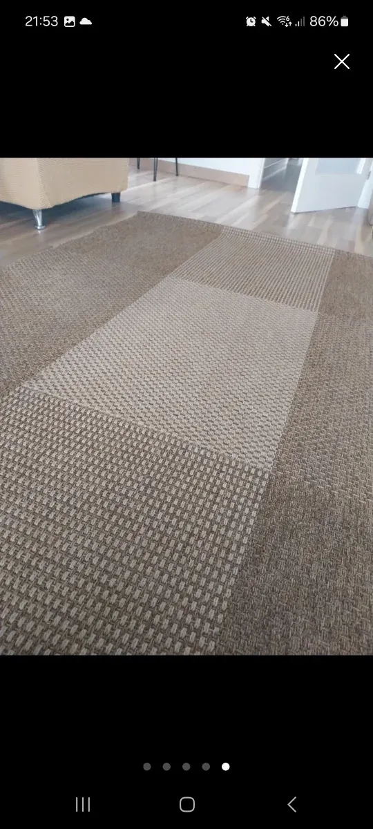 Alfombra tejida suave beige y marrón