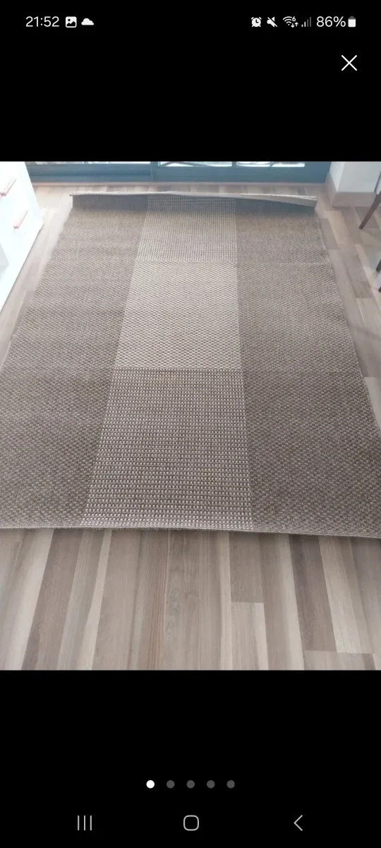 Alfombra tejida suave beige y marrón