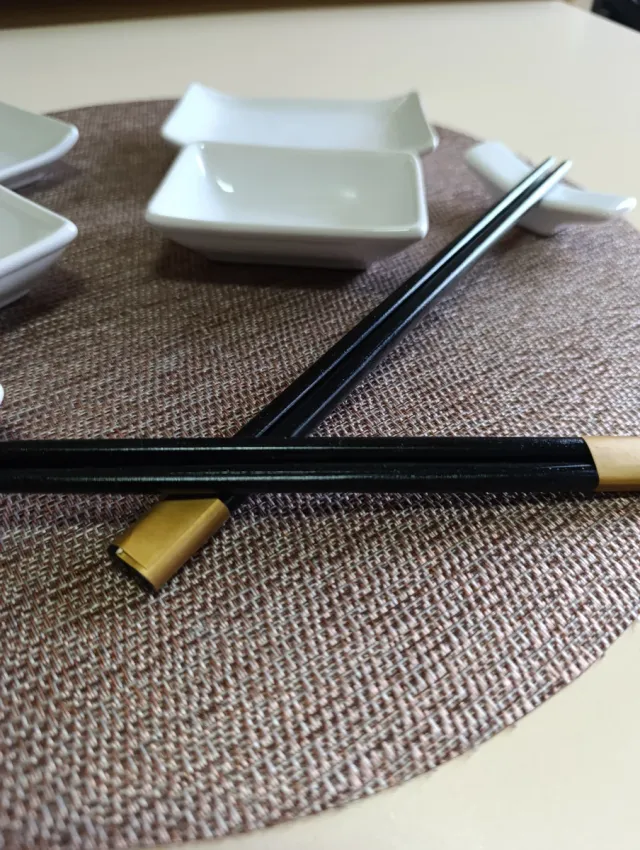 Set platillos y palos comida japonesa