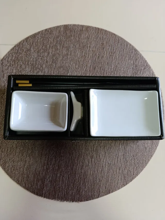 Set platillos y palos comida japonesa