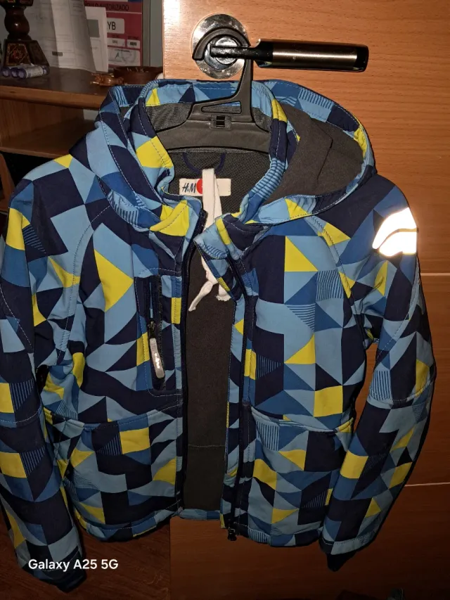 Abrigo infantil estampado  8 y 9 años