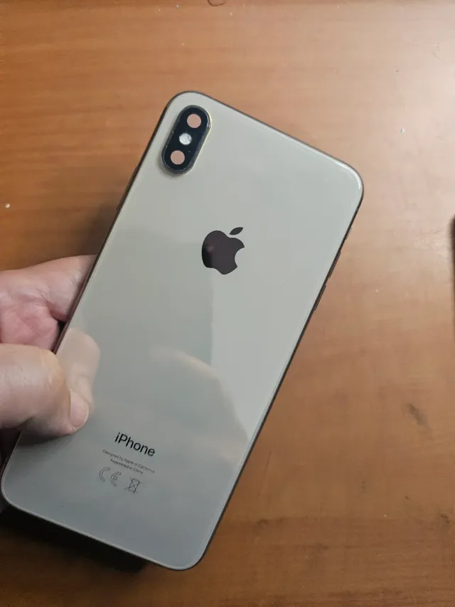 Marco original de iphone Xs max color dorado