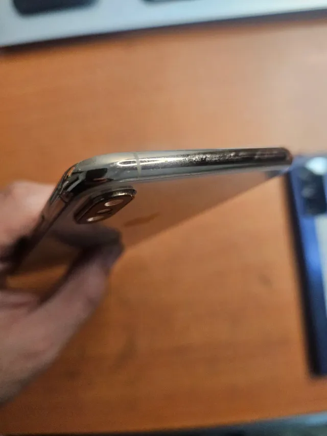 Marco original de iphone Xs max color dorado