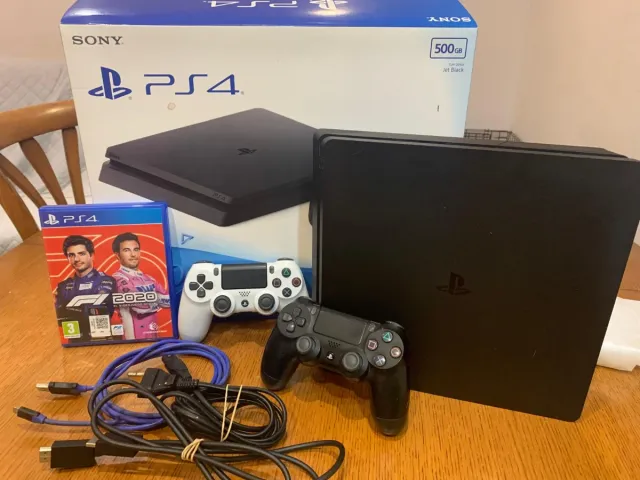 PS4 Slim 500GB Jet Black + Juego F1 2020