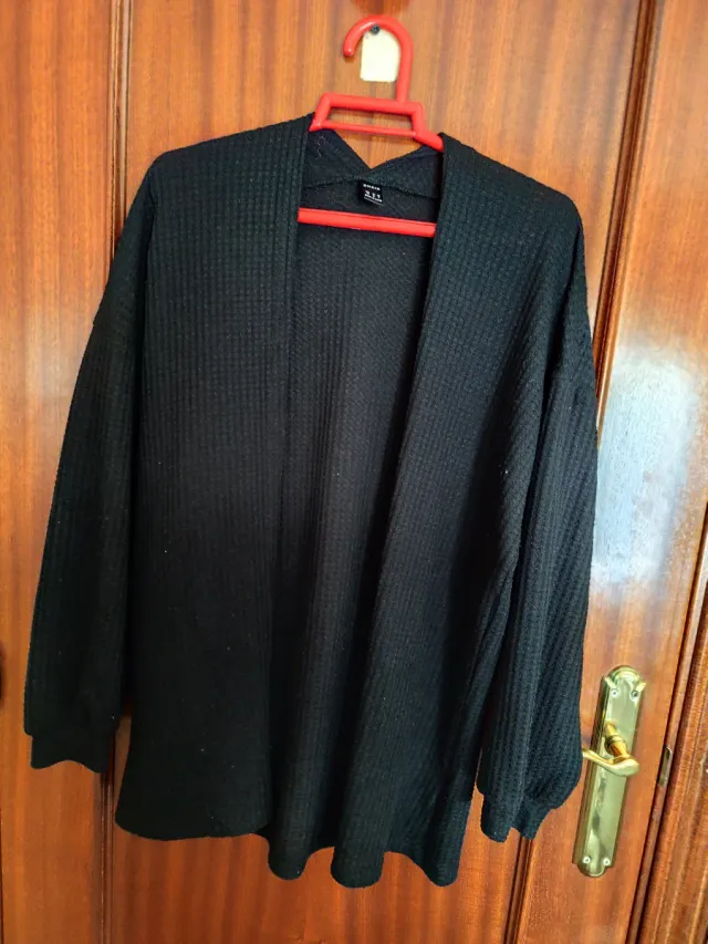 Cárdigan negro tejido waffle