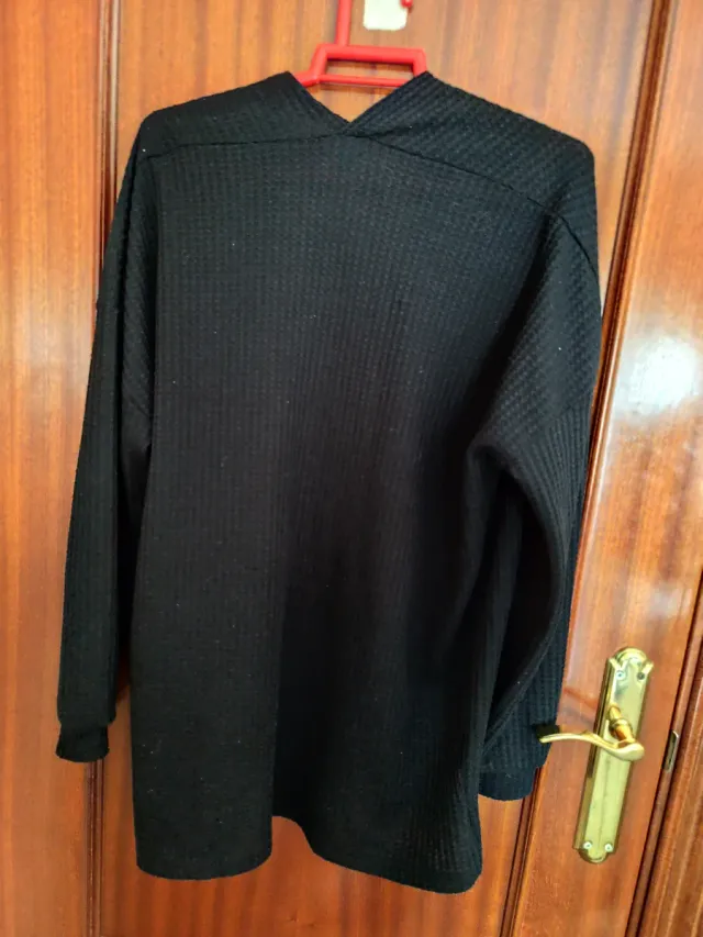 Cárdigan negro tejido waffle