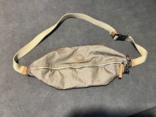 Riñonera Kipling Beige y Plateado