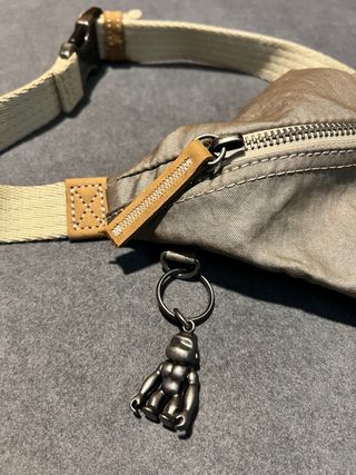 Riñonera Kipling Beige y Plateado