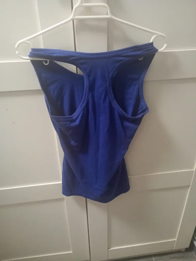 Camiseta deportiva tirantes azul