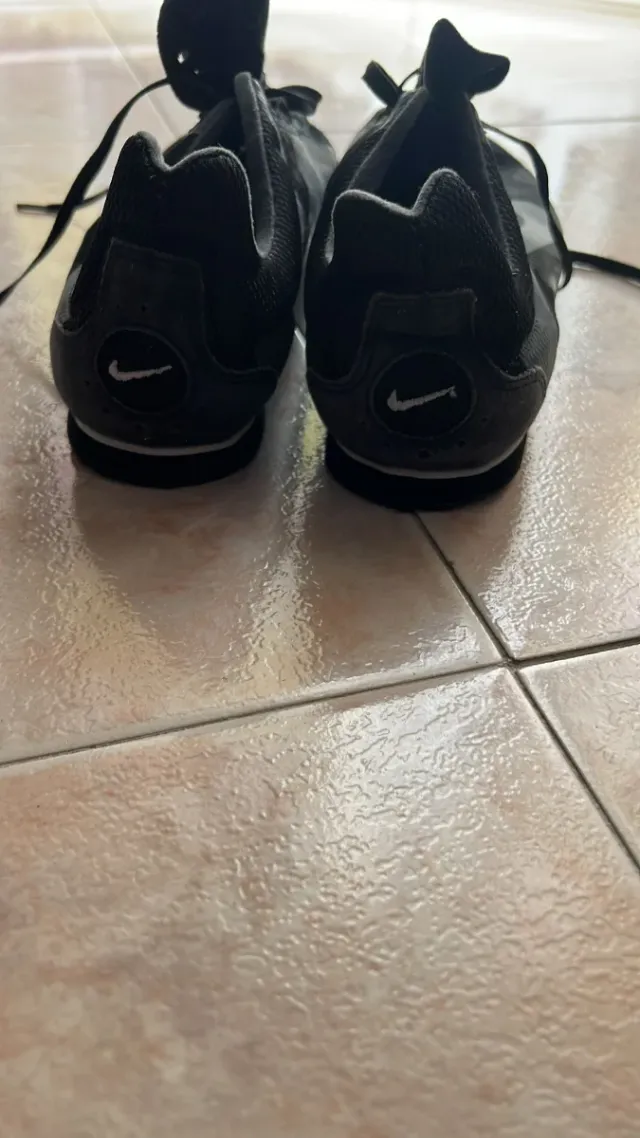 Scarpe chiodate Nike nere