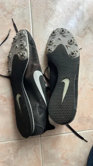 Scarpe chiodate Nike nere
