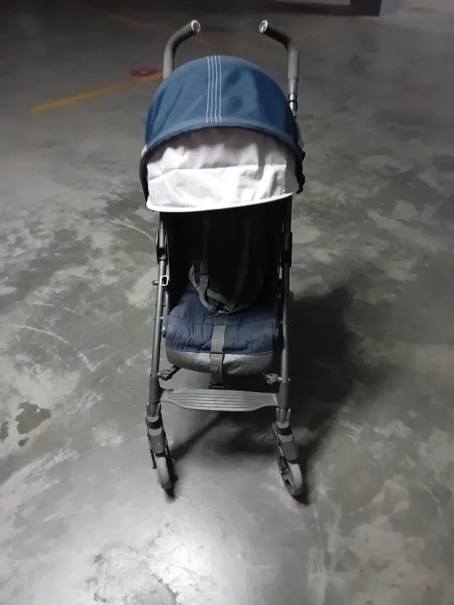 Passeggino blu per bambini