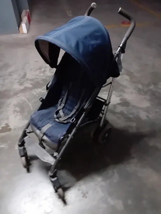 Passeggino blu per bambini