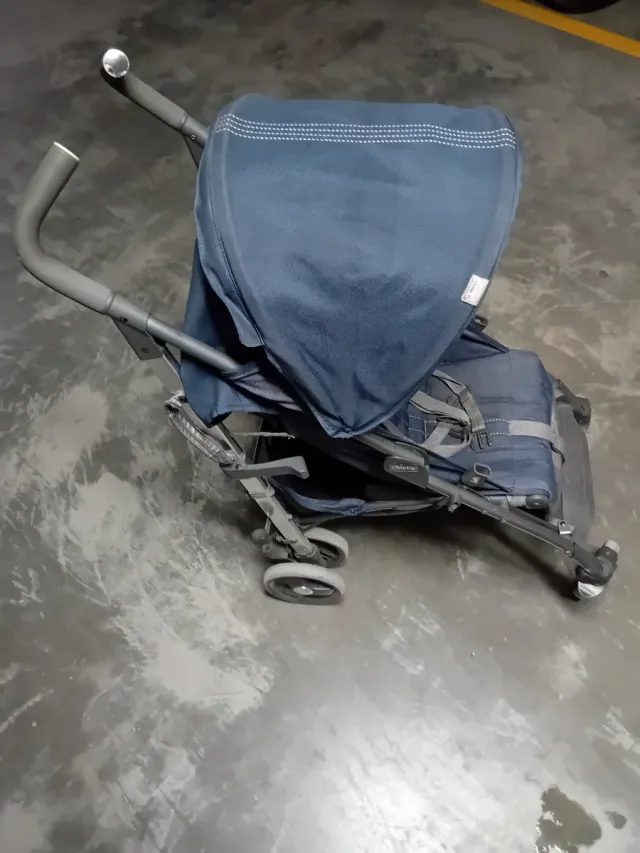 Passeggino blu per bambini