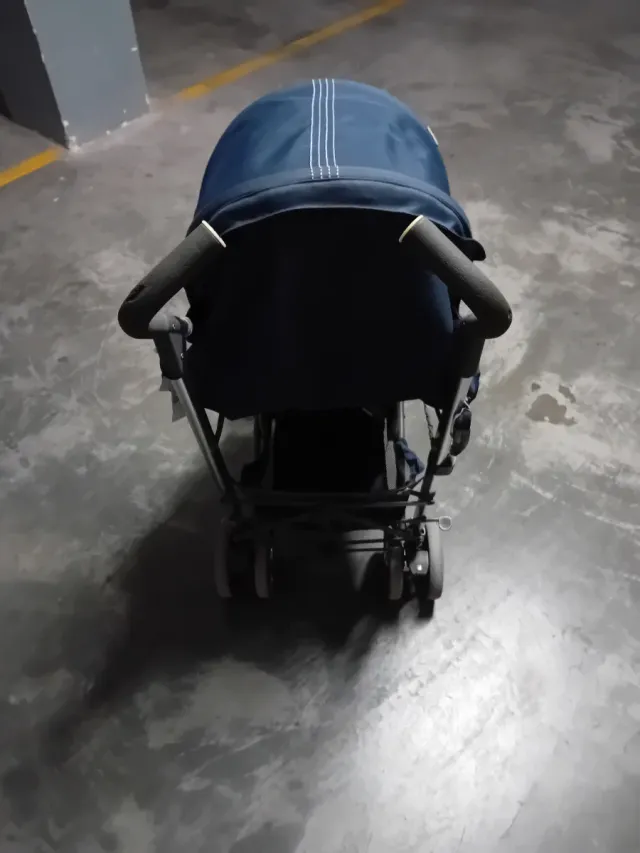 Passeggino blu per bambini