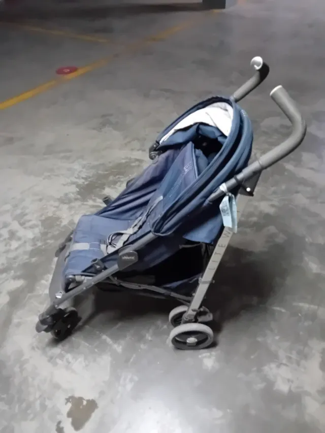 Passeggino blu per bambini