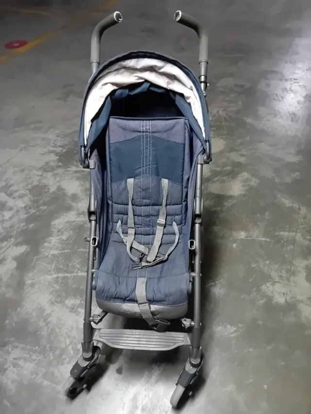 Passeggino blu per bambini