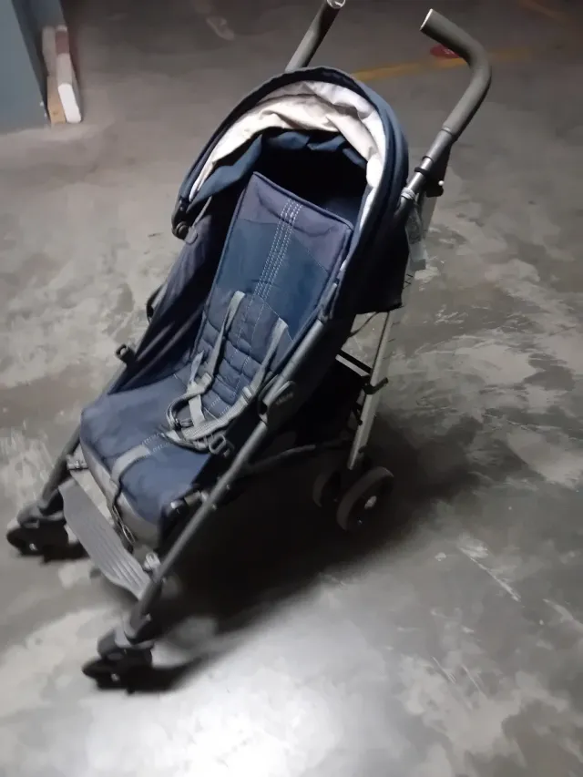 Passeggino blu per bambini