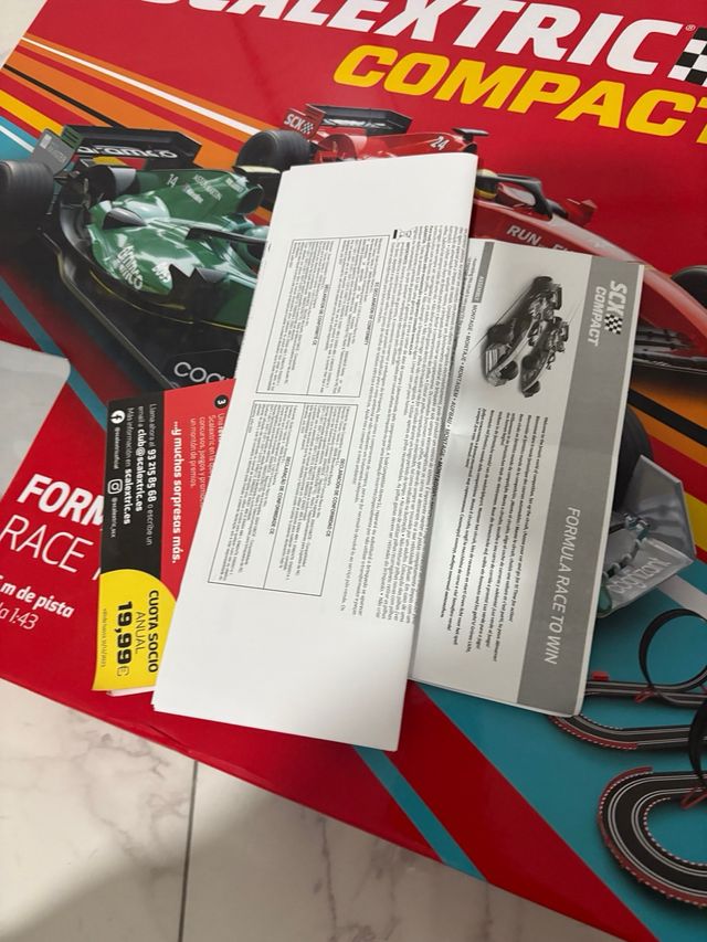 Scalextric Compact Formula Race to Win