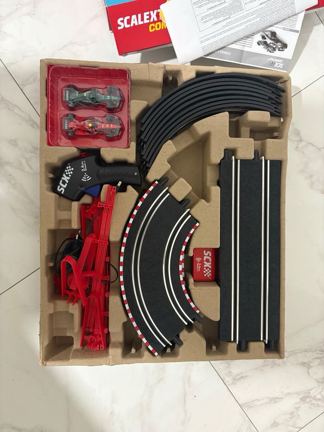 Scalextric Compact Formula Race to Win