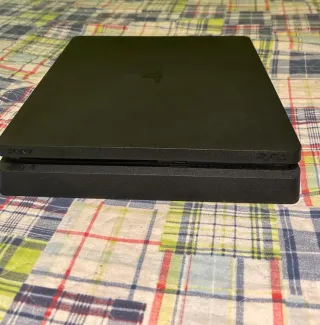 PS4 (PlayStation 4) con 2 controller