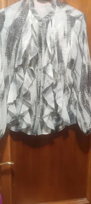 Falda larga estampada con blusa a juego