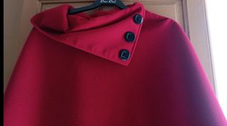 Capa burdeos para el frío