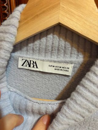 Jersey azul de cuello alto