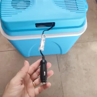 Frigorifero portatile elettrico blu e bianco