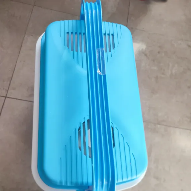 Nevera Portátil Eléctrica Azul y Blanca