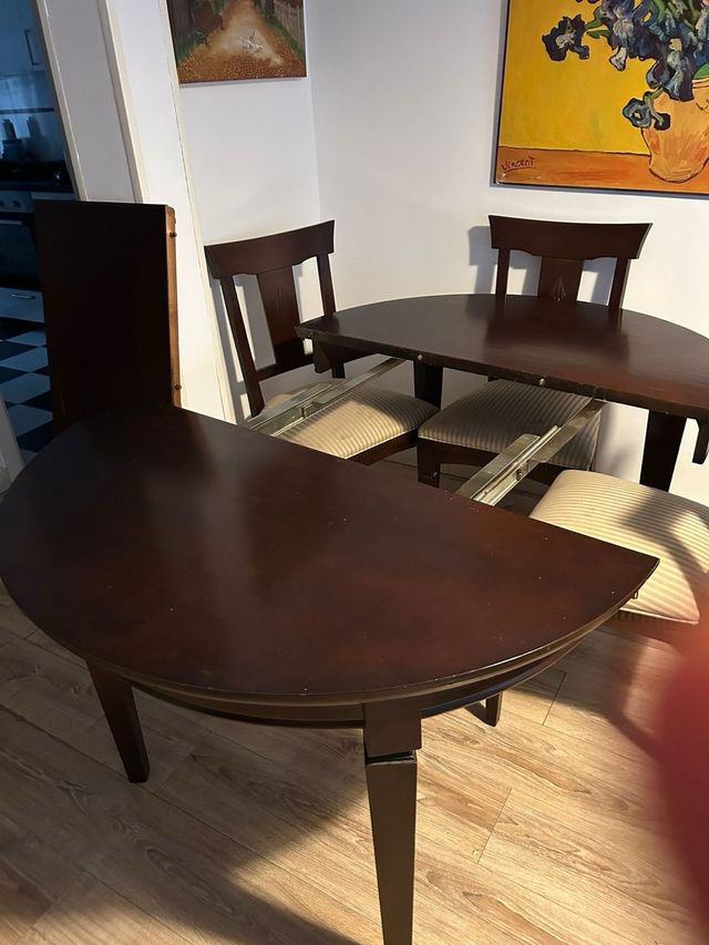 Mesa redonda y 4 sillas de comedor