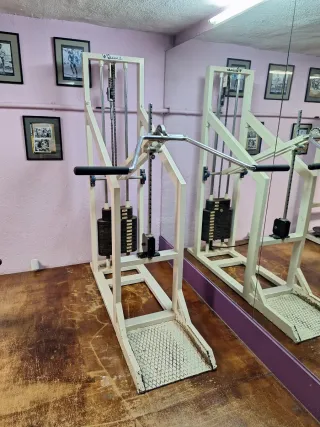 Máquina de Gimnasio para  Pecho y Hombro